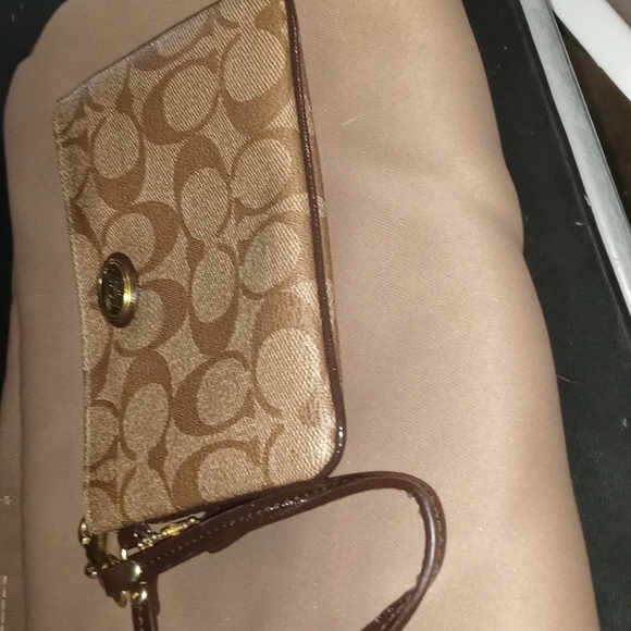 Coach wristlet - Picture 2 of 6